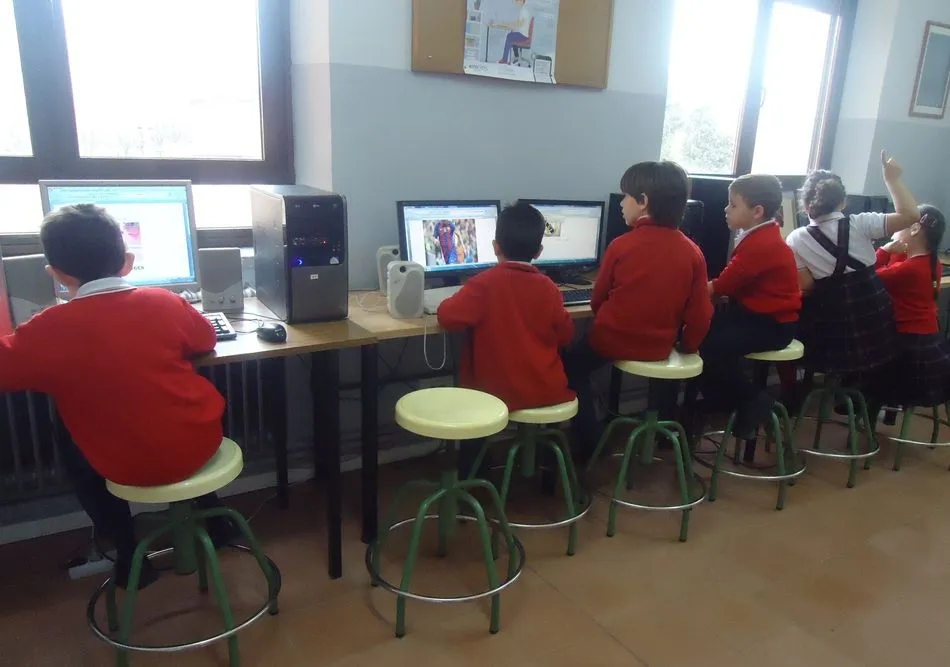 Foto 7 - Apuesta firme por la inform&aacute;tica en el colegio Padres Trinitarios