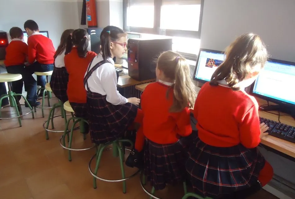 Foto 5 - Apuesta firme por la inform&aacute;tica en el colegio Padres Trinitarios