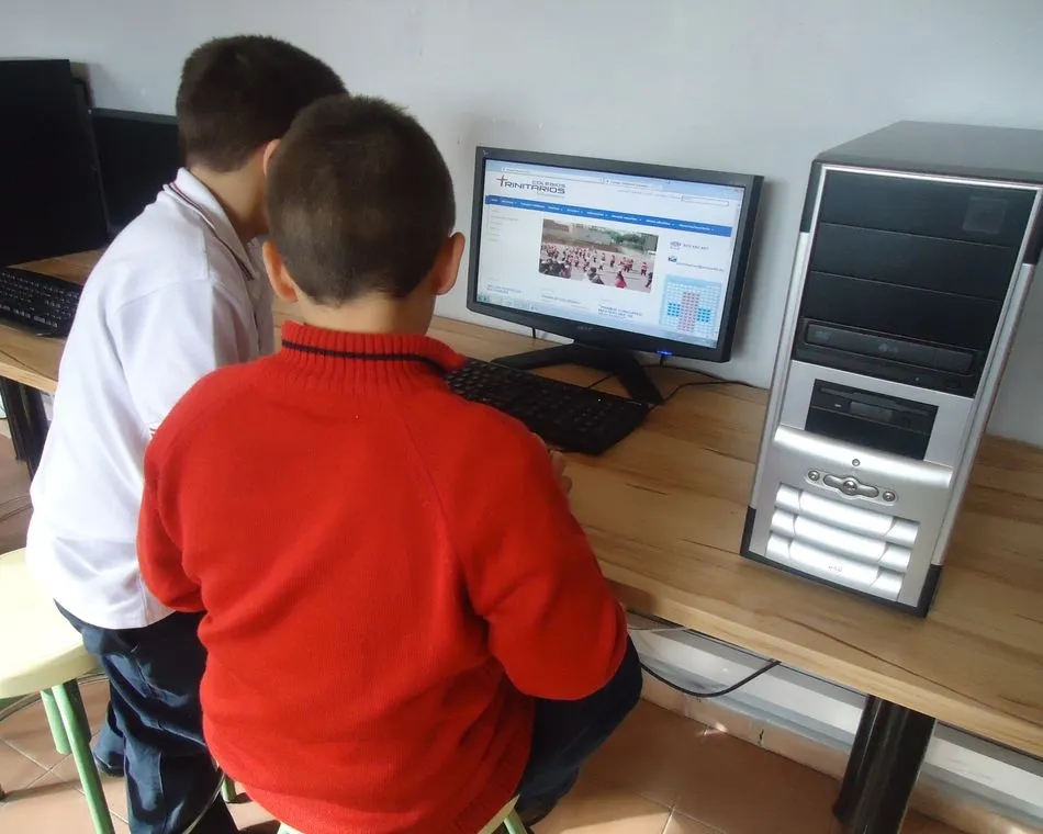 Foto 4 - Apuesta firme por la inform&aacute;tica en el colegio Padres Trinitarios