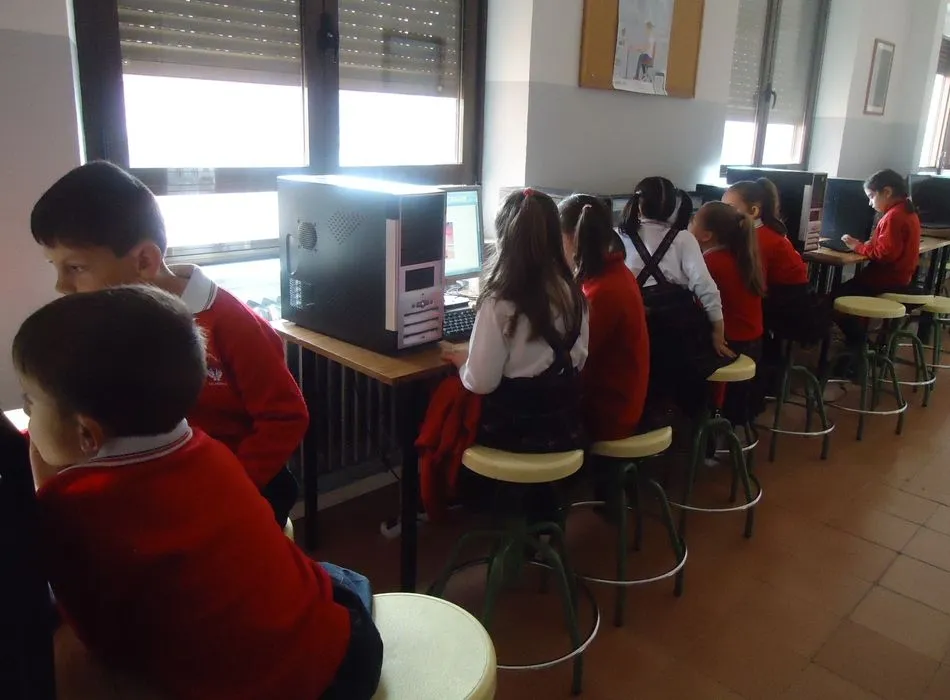 Foto 3 - Apuesta firme por la inform&aacute;tica en el colegio Padres Trinitarios