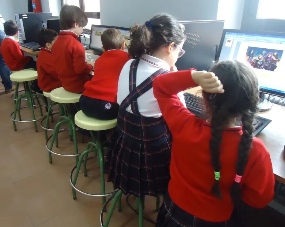 Foto 2 - Apuesta firme por la inform&aacute;tica en el colegio Padres Trinitarios