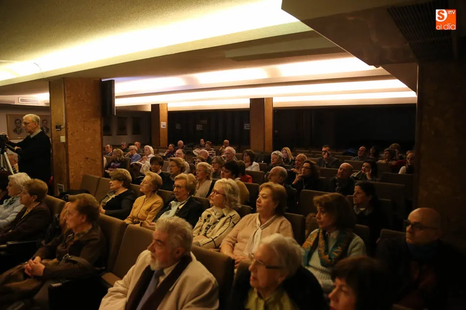 Foto 6 - La poes&iacute;a llega al Ciclo Cultural del Colegio Oficial de M&eacute;dicos, que alcanza su XVI edici&oacute;n