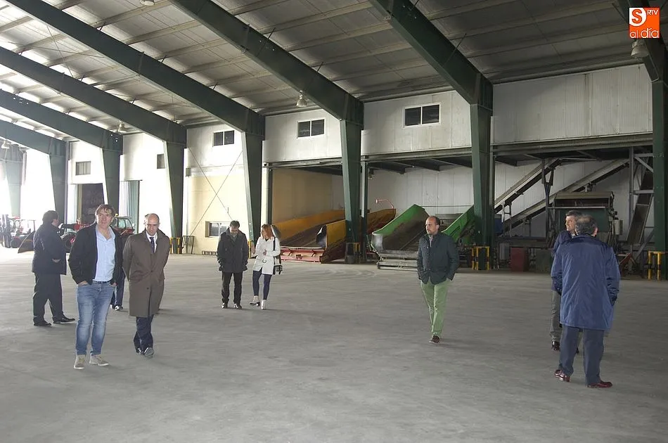 Foto 7 - Javier Iglesias se interesa por la producci&oacute;n de la patata de la provincia de Salamanca  