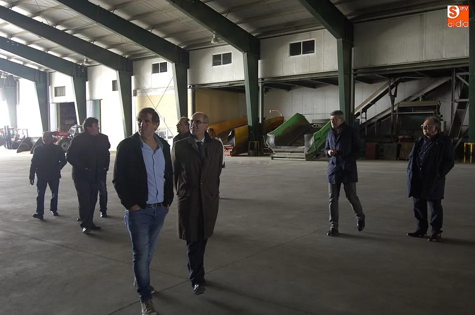 Foto 6 - Javier Iglesias se interesa por la producci&oacute;n de la patata de la provincia de Salamanca  