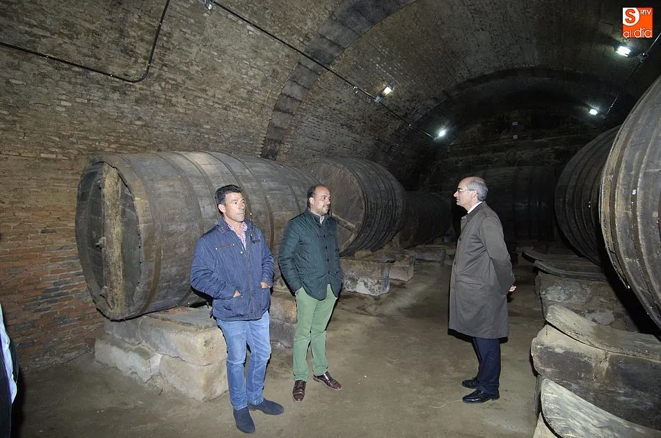 Foto 10 - Iglesias visita las bodegas de Cantalpino recientemente restauradas