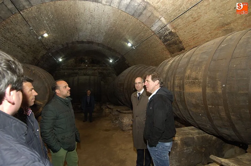 Foto 8 - Iglesias visita las bodegas de Cantalpino recientemente restauradas