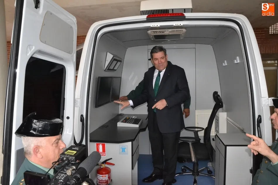 Foto 10 - La Guardia Civil de Fuentes de O&ntilde;oro incorpora un sistema m&oacute;vil de Rayos X para erradicar el...