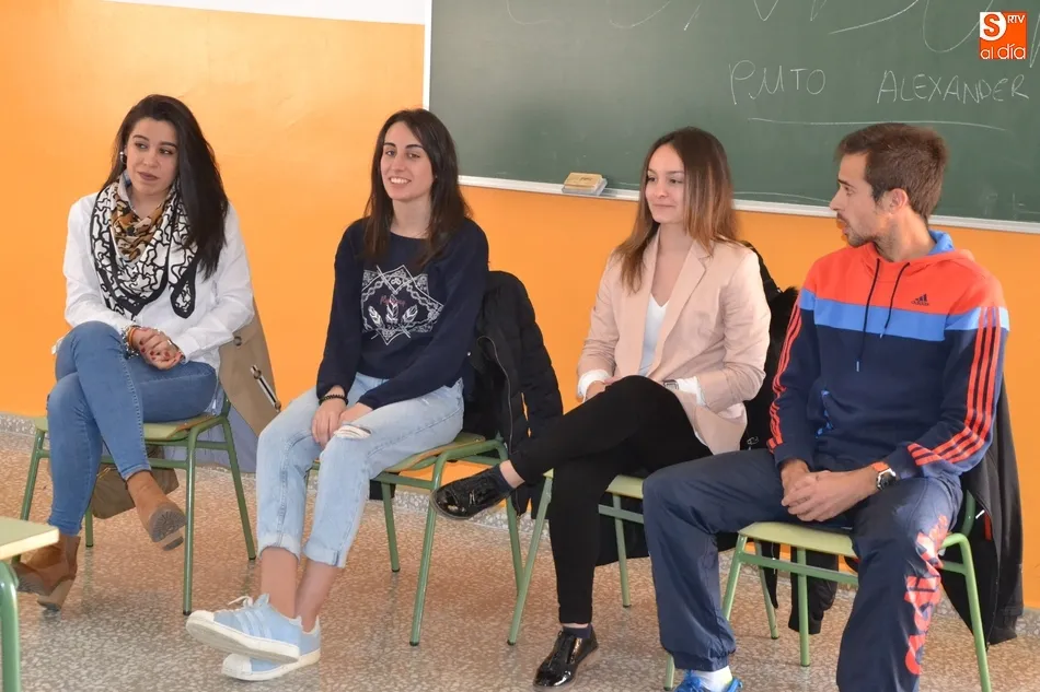 Futuros universitarios conocen la experiencia de antiguos alumnos del Fray  