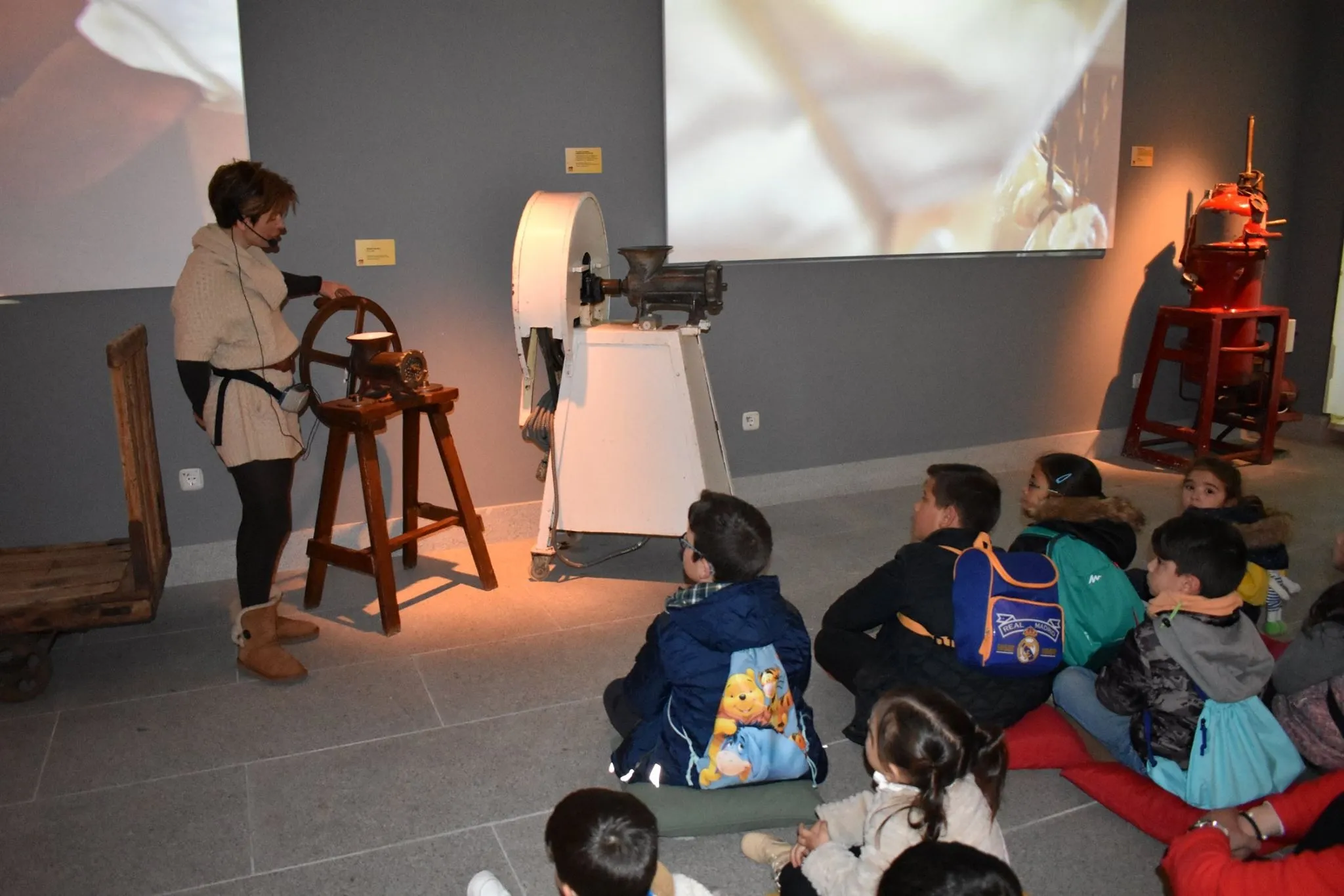 Guijuelo recibe una visita didáctica de los escolares de Fuenterroble de Salvatierra
