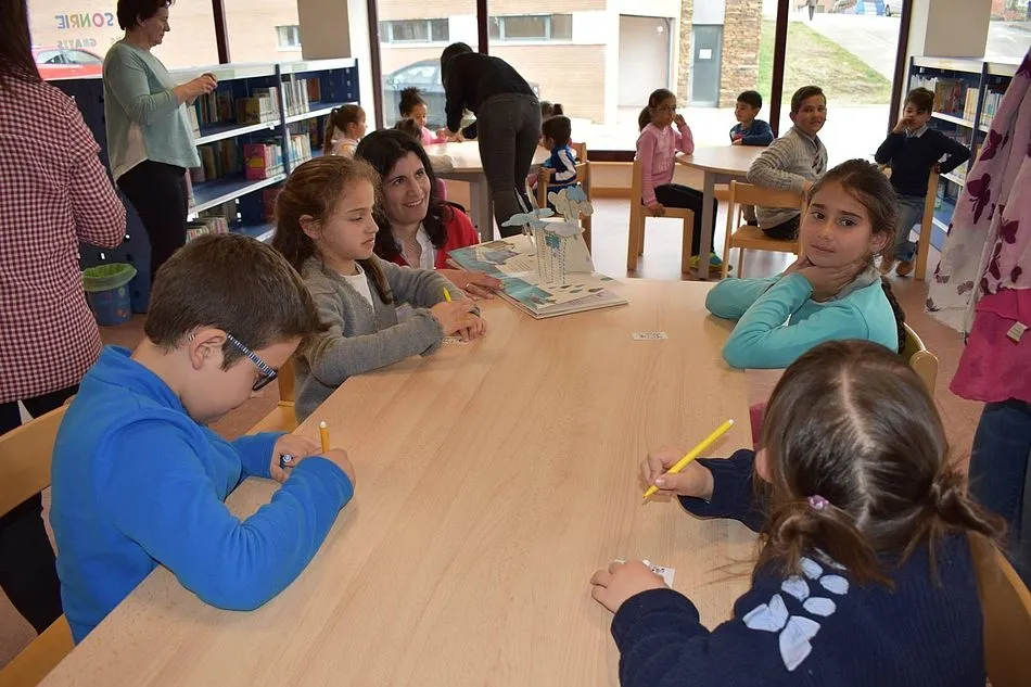 Foto 2 - Guijuelo recibe una visita did&aacute;ctica de los escolares de Fuenterroble de Salvatierra