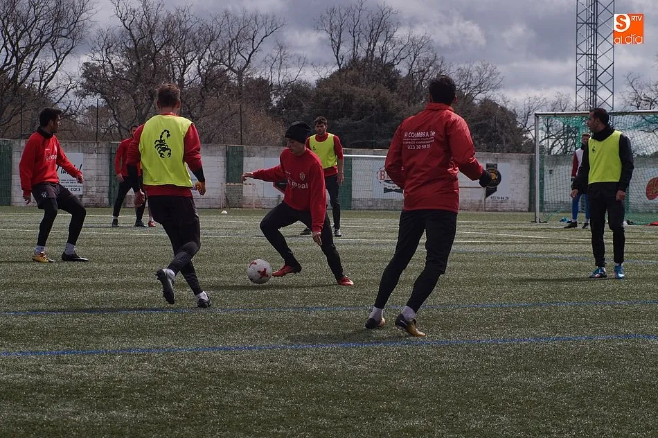 Foto 8 - El CD Guijuelo afronta una nueva final por la salvaci&oacute;n en casa del Pontevedra