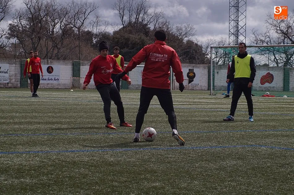 Foto 4 - El CD Guijuelo afronta una nueva final por la salvaci&oacute;n en casa del Pontevedra
