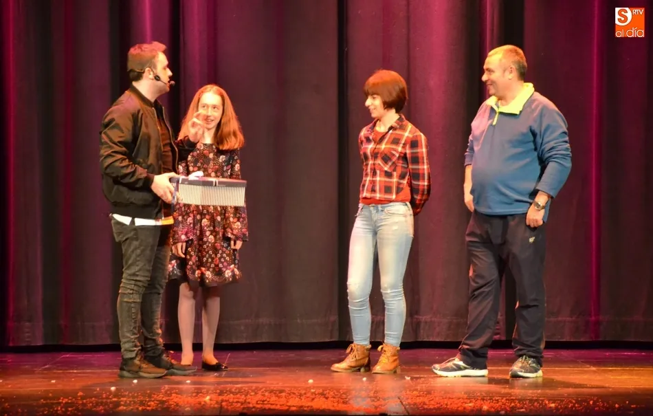 El Teatro roza el lleno con el espectáculo de magia y baile a favor de los niños con cáncer  