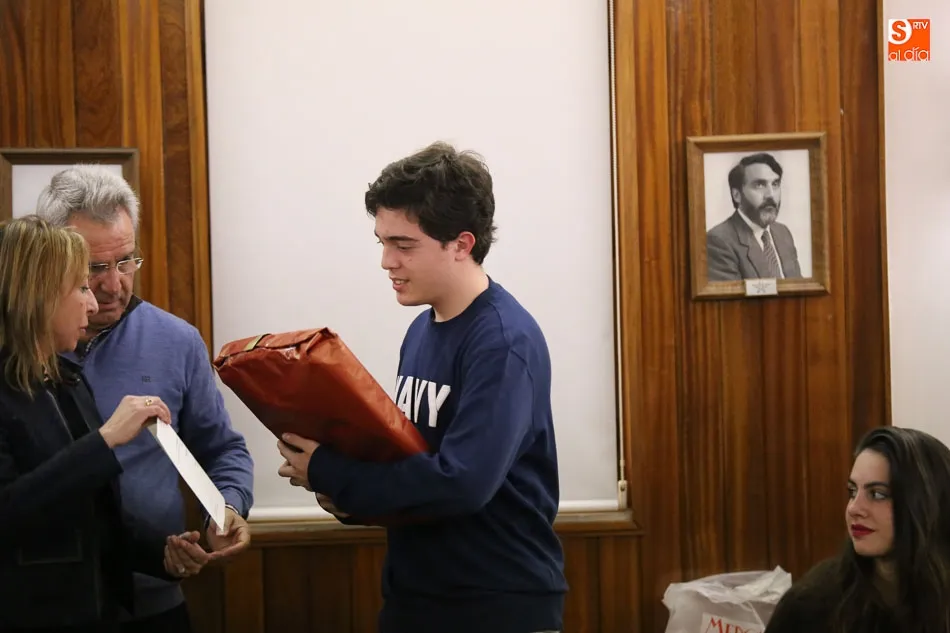 Foto 11 - Entrega de premios de la fase local de la Olimpiada de Qu&iacute;mica