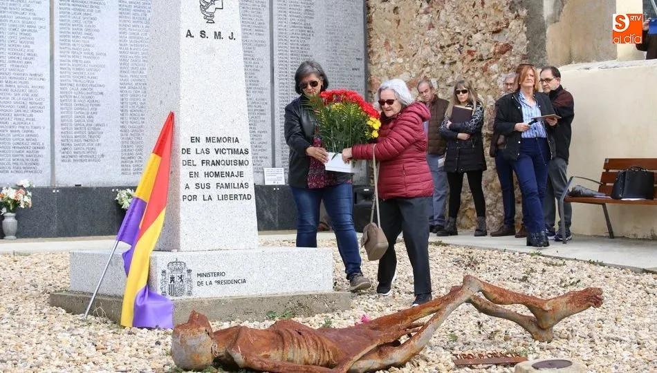 Foto 6 - La Asociaci&oacute;n Memoria y Justicia rinde un homenaje a Miguel Hern&aacute;ndez