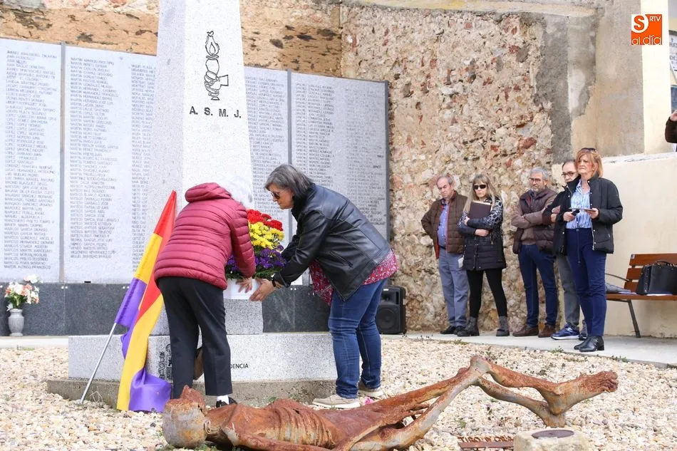 Foto 4 - La Asociaci&oacute;n Memoria y Justicia rinde un homenaje a Miguel Hern&aacute;ndez