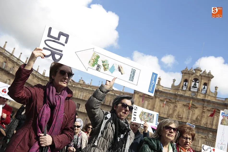 Foto 6 - La Plaza Mayor recibe el tradicional &lsquo;abrazo&rsquo; de Manos Unidas