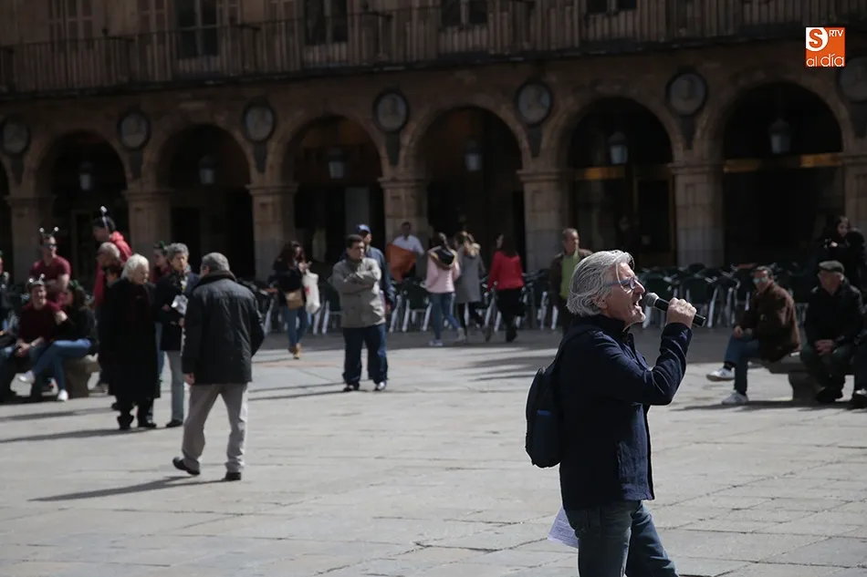 Foto 2 - La Plaza Mayor recibe el tradicional &lsquo;abrazo&rsquo; de Manos Unidas