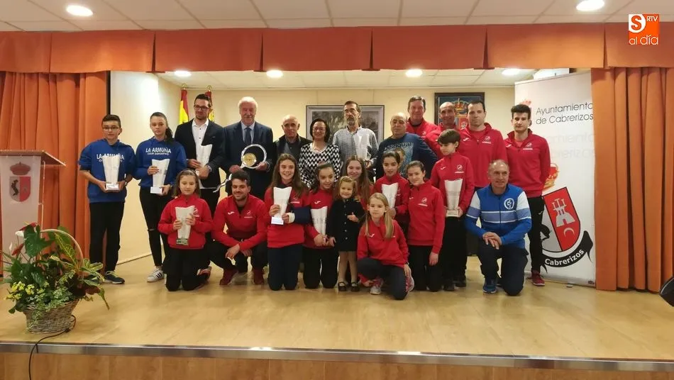 Foto de familia de los premiados al término de la gala. Fotos: R. F. G.