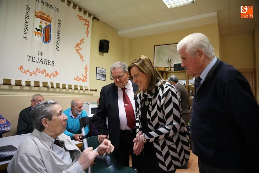 Isabel Macías en el homenaje, por su fundación, de la Asociación de Mayores de Tejares / Foto: Alberto Martín