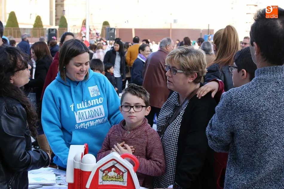 Foto 5 - La plaza de la Concordia acoge el acto central por el&nbsp;D&iacute;a Mundial del Autismo  
