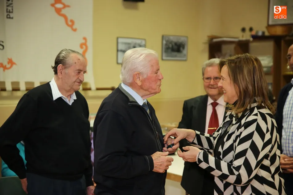 Foto 6 - La Asociaci&oacute;n de Mayores de Tejares celebra su 32 aniversario  