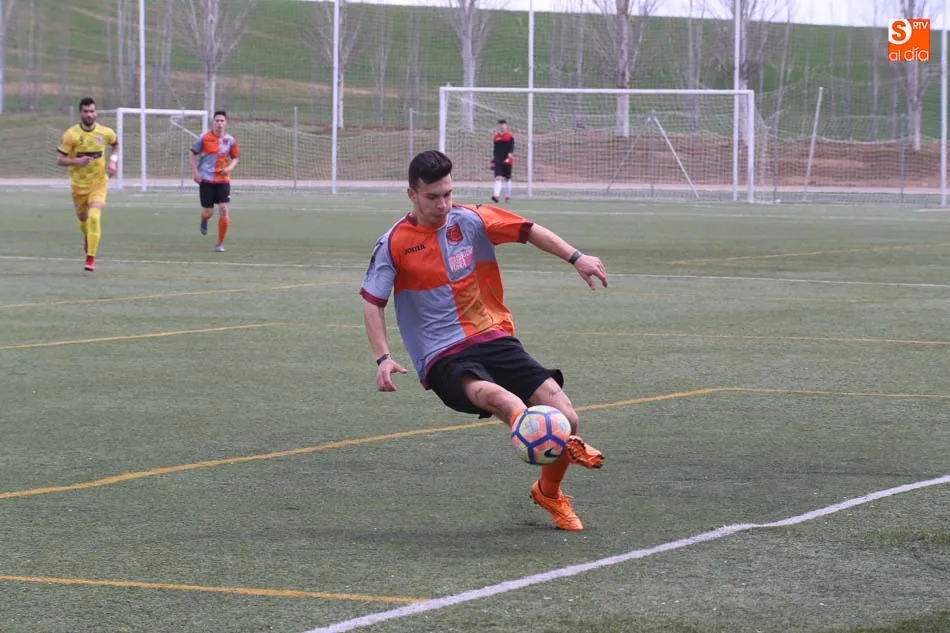 Foto 9 - El Hergar Camelot golea al Ciudad Rodrigo en un derbi pleno de goles donde llev&oacute; la iniciativa