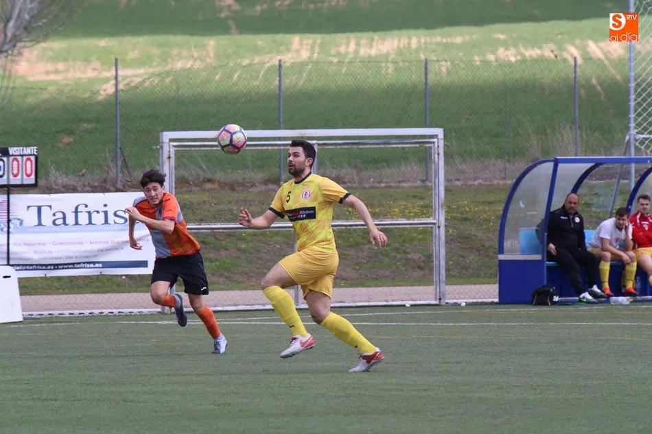 Foto 8 - El Hergar Camelot golea al Ciudad Rodrigo en un derbi pleno de goles donde llev&oacute; la iniciativa