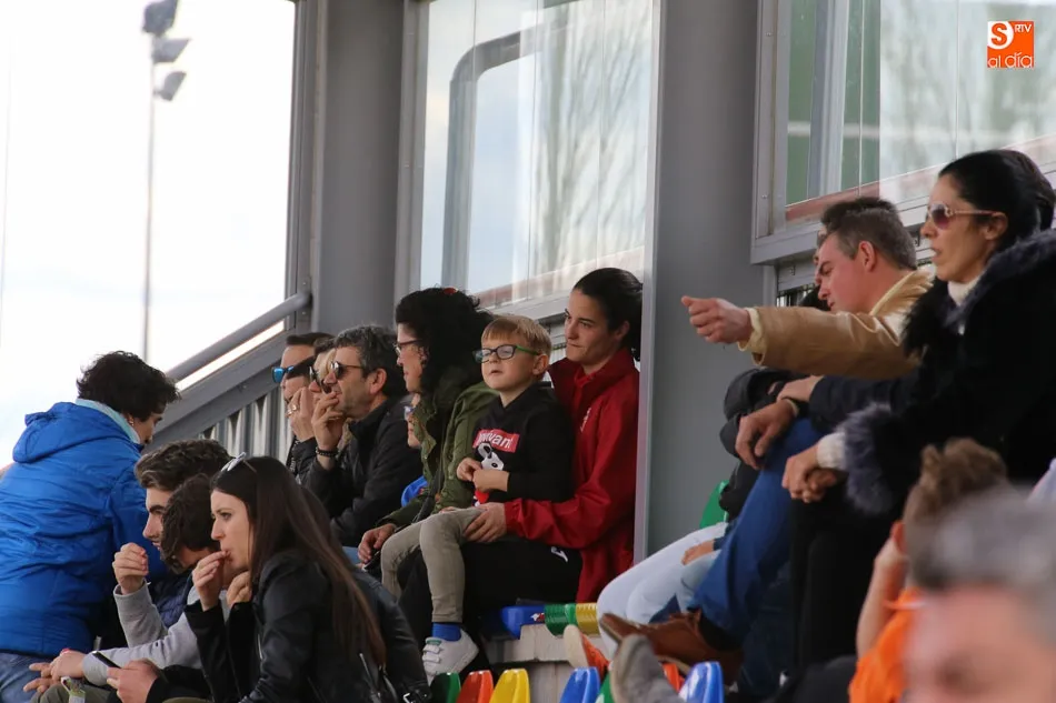 Foto 6 - El Hergar Camelot golea al Ciudad Rodrigo en un derbi pleno de goles donde llev&oacute; la iniciativa