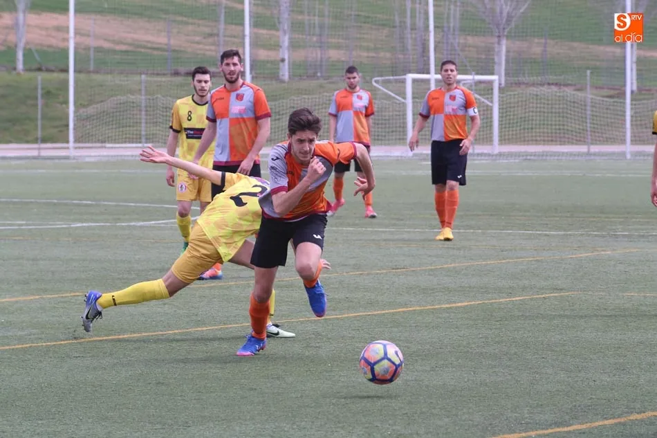 Foto 3 - El Hergar Camelot golea al Ciudad Rodrigo en un derbi pleno de goles donde llev&oacute; la iniciativa