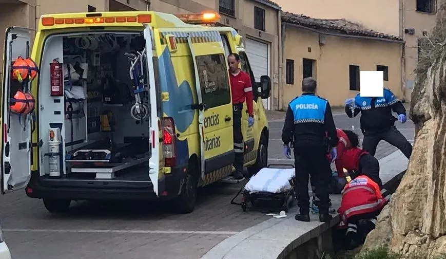 Una caída en el casco urbano de Miróbriga manda al Hospital a un ciclista de 32 años  