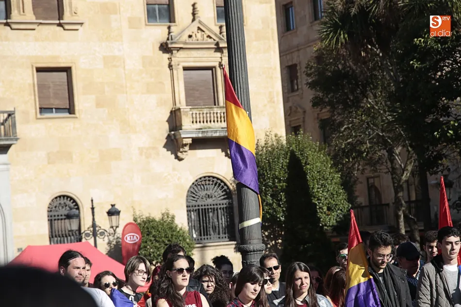Foto 11 - Homenaje a la Rep&uacute;blica en la Plaza de los Bandos  