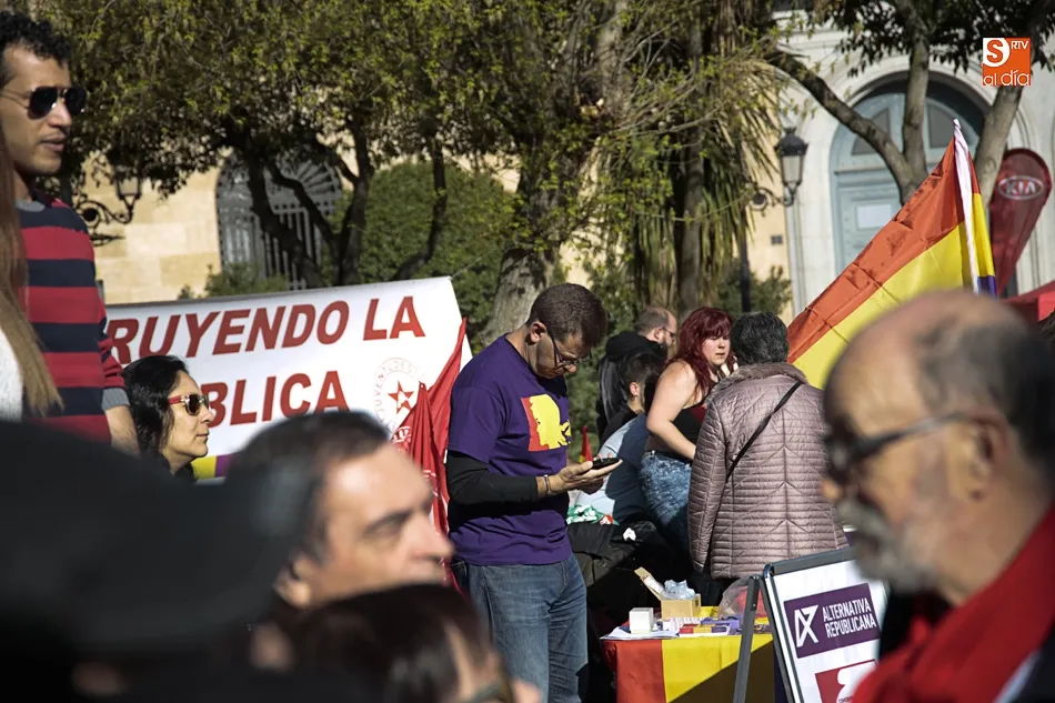 Foto 5 - Homenaje a la Rep&uacute;blica en la Plaza de los Bandos  