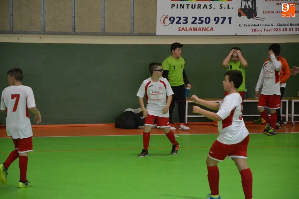 Foto 7 - El t&iacute;tulo de campe&oacute;n bicomarcal Alev&iacute;n se decide en la pr&oacute;rroga a favor del III Columnas A  