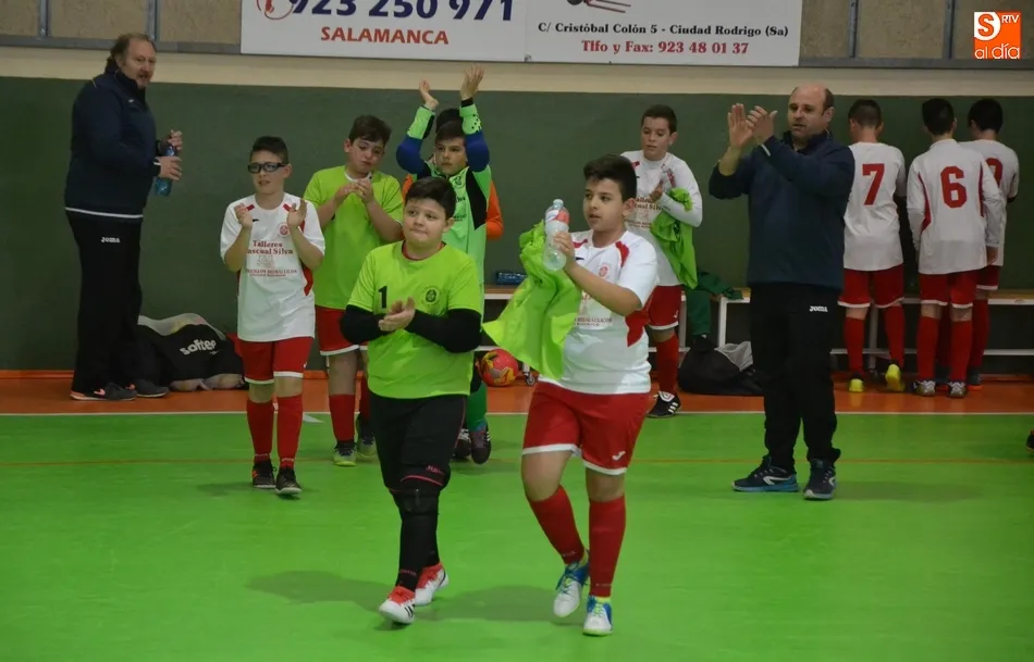 Foto 6 - El t&iacute;tulo de campe&oacute;n bicomarcal Alev&iacute;n se decide en la pr&oacute;rroga a favor del III Columnas A  