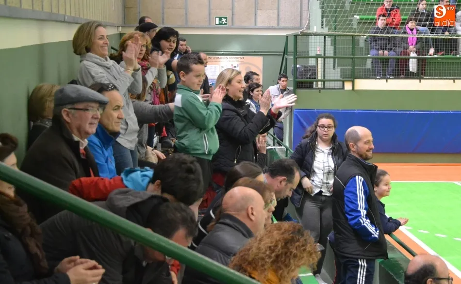 Foto 5 - El t&iacute;tulo de campe&oacute;n bicomarcal Alev&iacute;n se decide en la pr&oacute;rroga a favor del III Columnas A  
