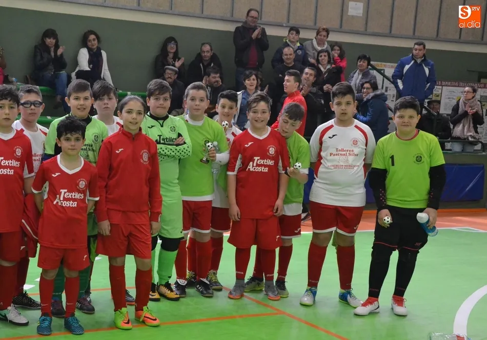 Foto 2 - El t&iacute;tulo de campe&oacute;n bicomarcal Alev&iacute;n se decide en la pr&oacute;rroga a favor del III Columnas A  