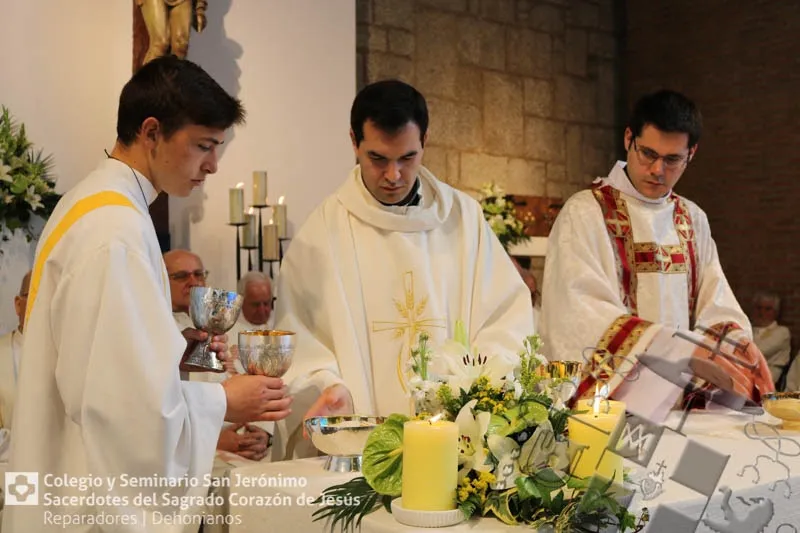 Foto 11 - La familia dehoniana arropa la ordenaci&oacute;n sacerdotal de Antonio Garc&iacute;a Rogado
