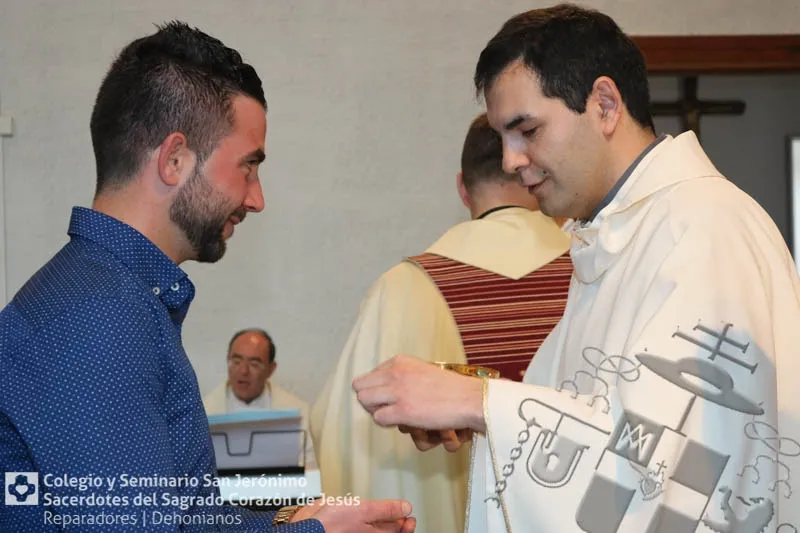 Foto 8 - La familia dehoniana arropa la ordenaci&oacute;n sacerdotal de Antonio Garc&iacute;a Rogado