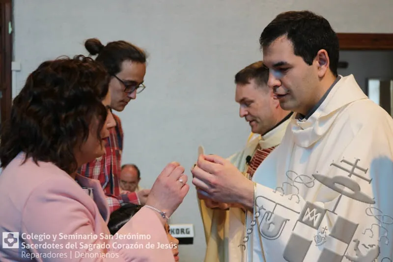 Foto 5 - La familia dehoniana arropa la ordenaci&oacute;n sacerdotal de Antonio Garc&iacute;a Rogado