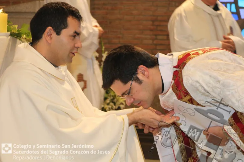 Foto 4 - La familia dehoniana arropa la ordenaci&oacute;n sacerdotal de Antonio Garc&iacute;a Rogado
