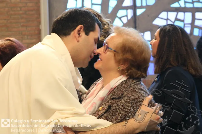 Foto 3 - La familia dehoniana arropa la ordenaci&oacute;n sacerdotal de Antonio Garc&iacute;a Rogado