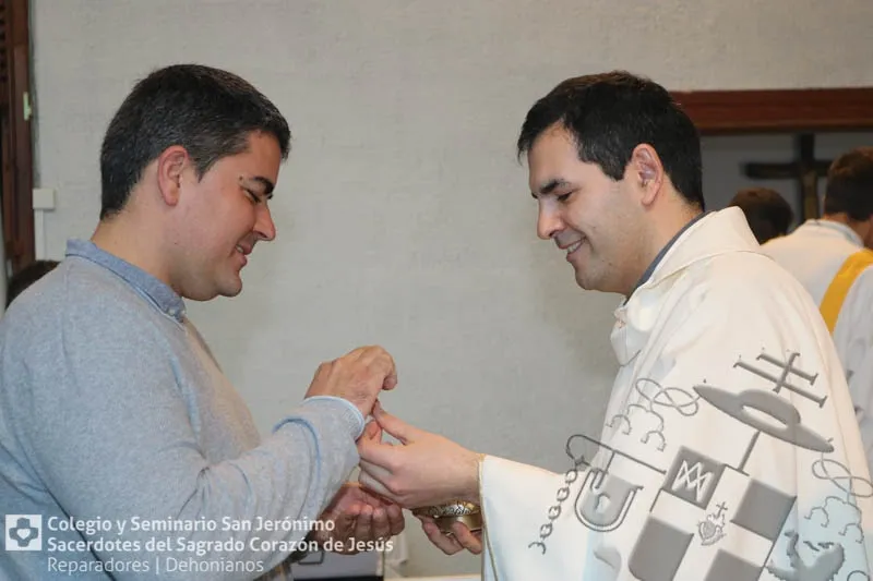 Foto 2 - La familia dehoniana arropa la ordenaci&oacute;n sacerdotal de Antonio Garc&iacute;a Rogado