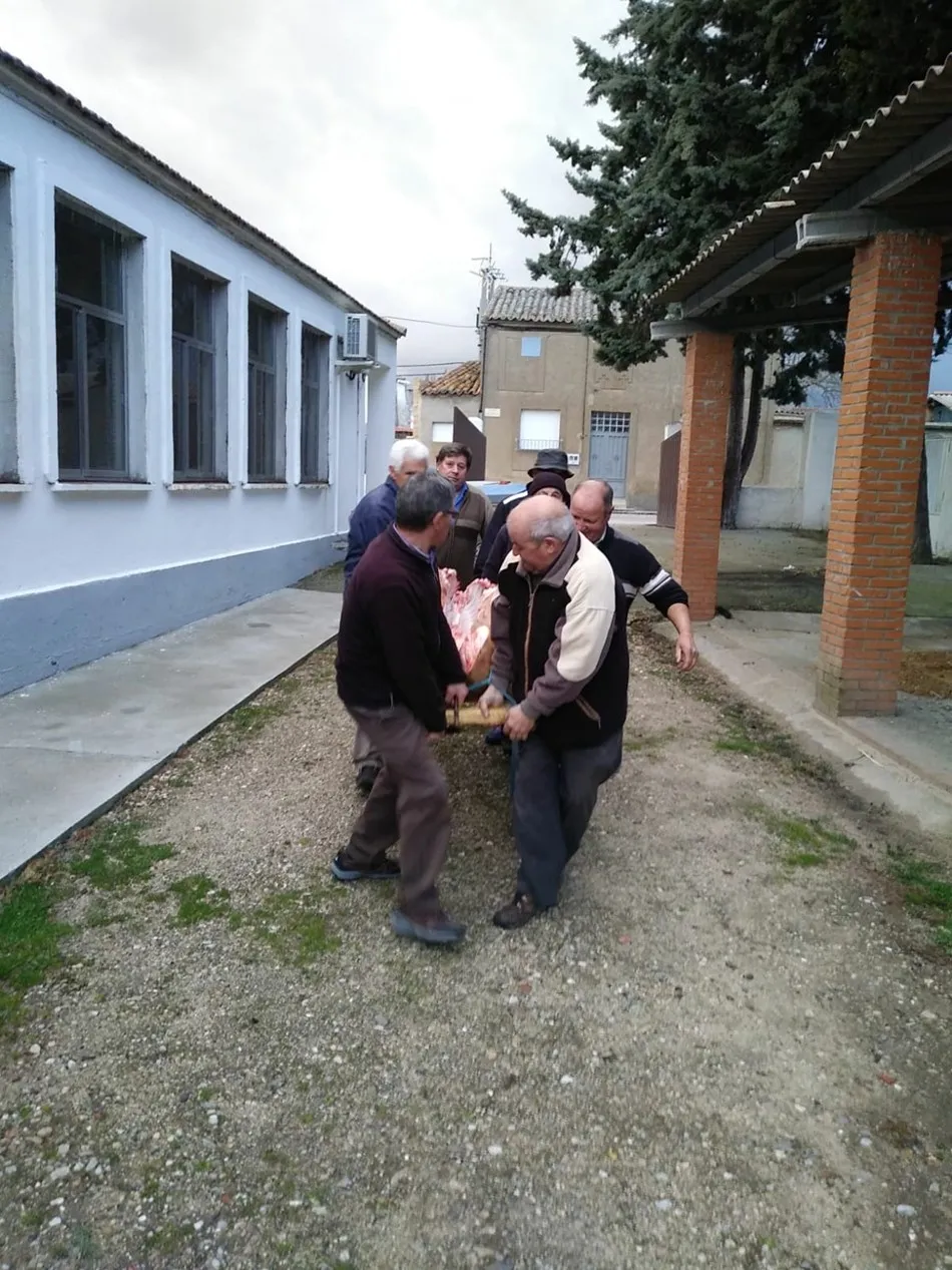 Foto 8 - Los mayores celebran la matanza tradicional