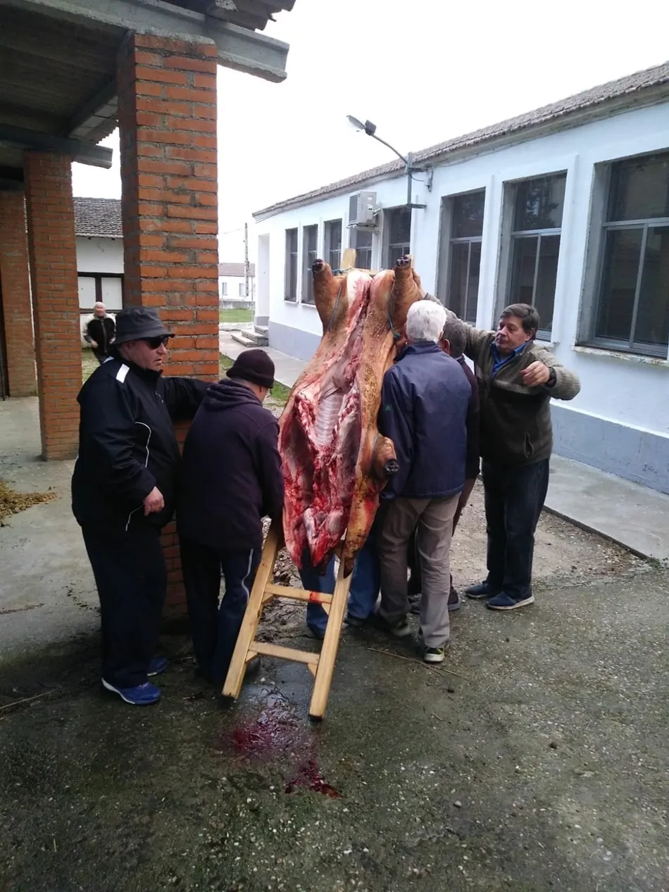 Foto 6 - Los mayores celebran la matanza tradicional