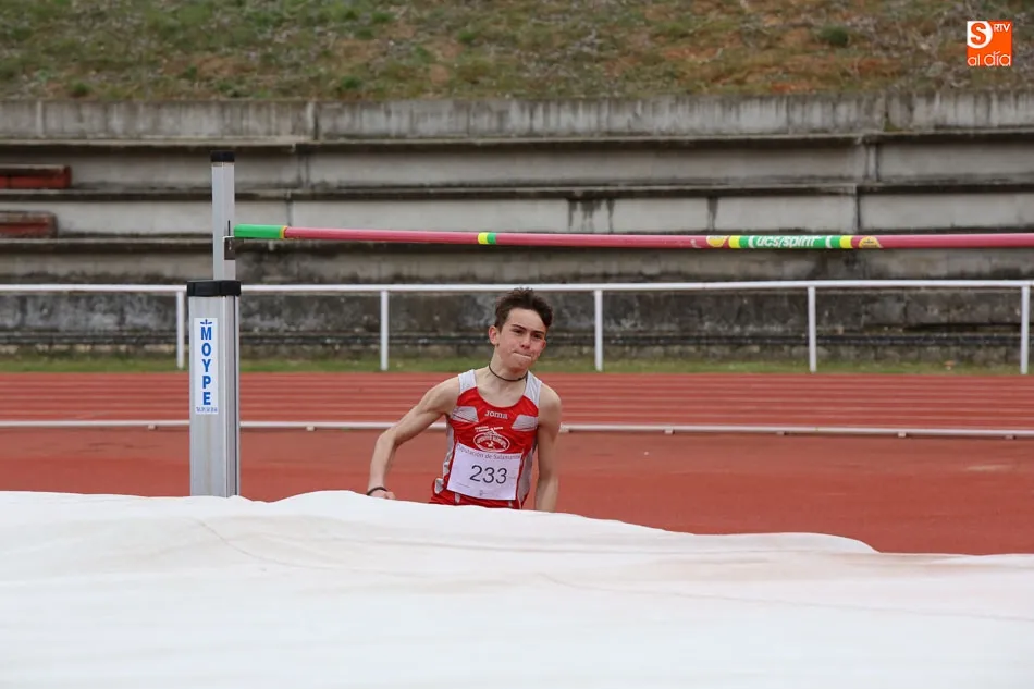 Foto 11 - Jornada de Juegos Escolares en las pistas del Helm&aacute;ntico para alevines y cadetes