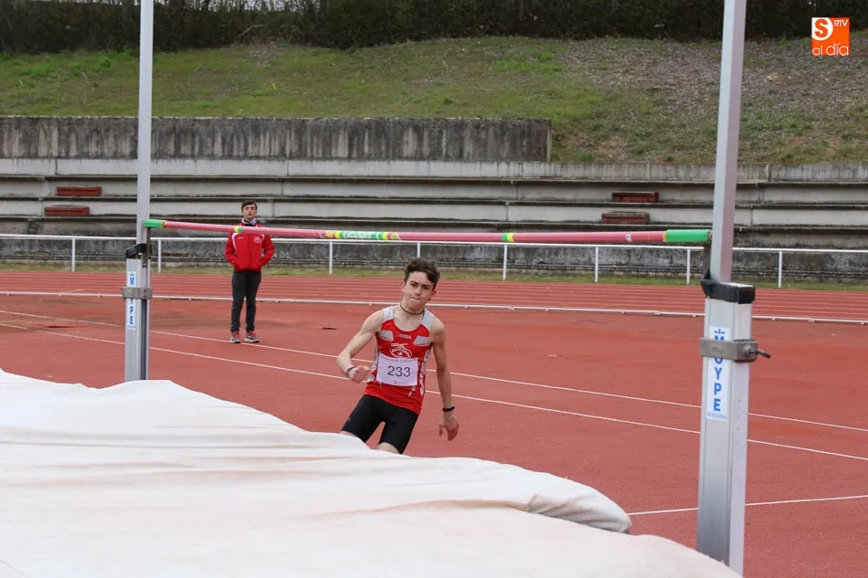 Foto 10 - Jornada de Juegos Escolares en las pistas del Helm&aacute;ntico para alevines y cadetes