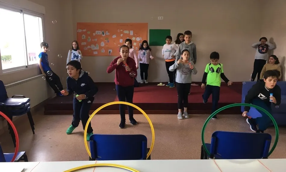 Foto 8 - Los ni&ntilde;os de 1&ordf; Comuni&oacute;n de El Salvador y San Crist&oacute;bal disfrutan de una convivencia  
