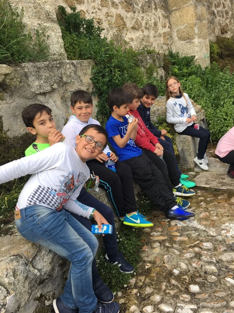 Foto 2 - Los ni&ntilde;os de 1&ordf; Comuni&oacute;n de El Salvador y San Crist&oacute;bal disfrutan de una convivencia  