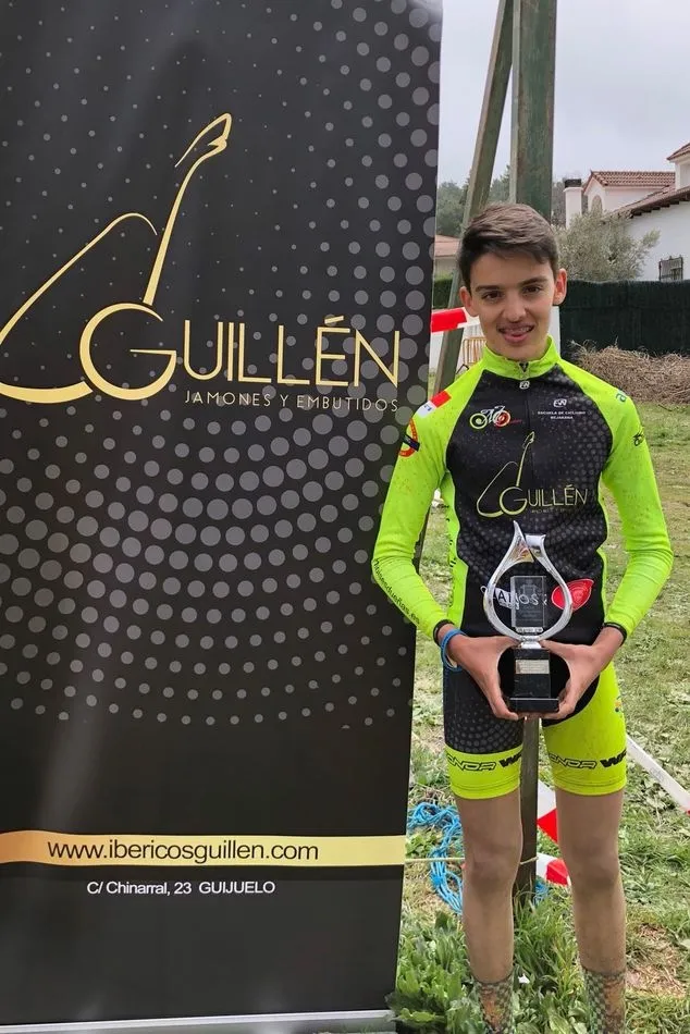 Foto 3 - Entre el barro y la lluvia los ni&ntilde;os disfrutan de una ma&ntilde;ana de ciclismo  